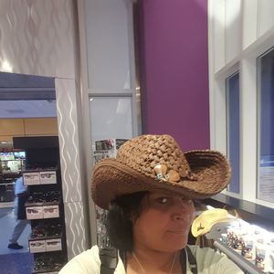 Meet your Posher, Loreen